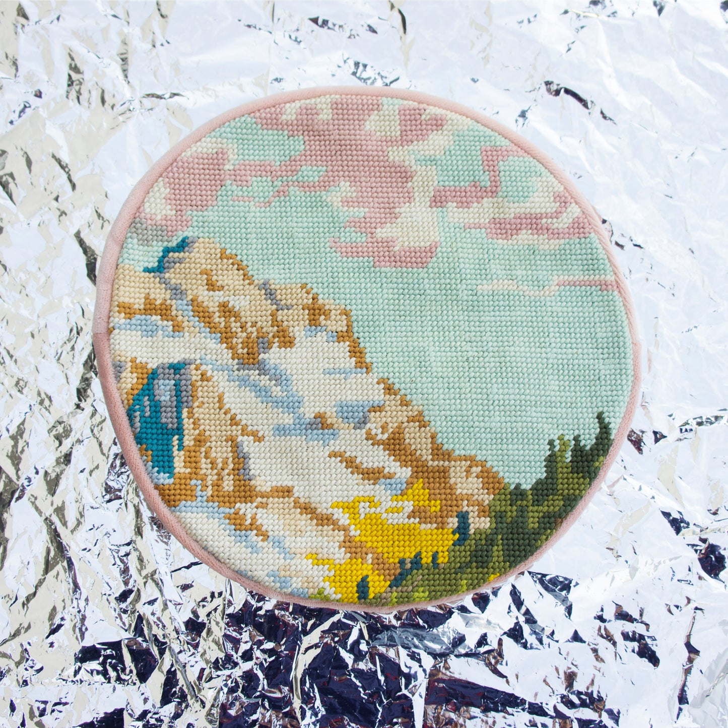 BÉRET CANEVAS QUE LA MONTAGNE EST BELLE