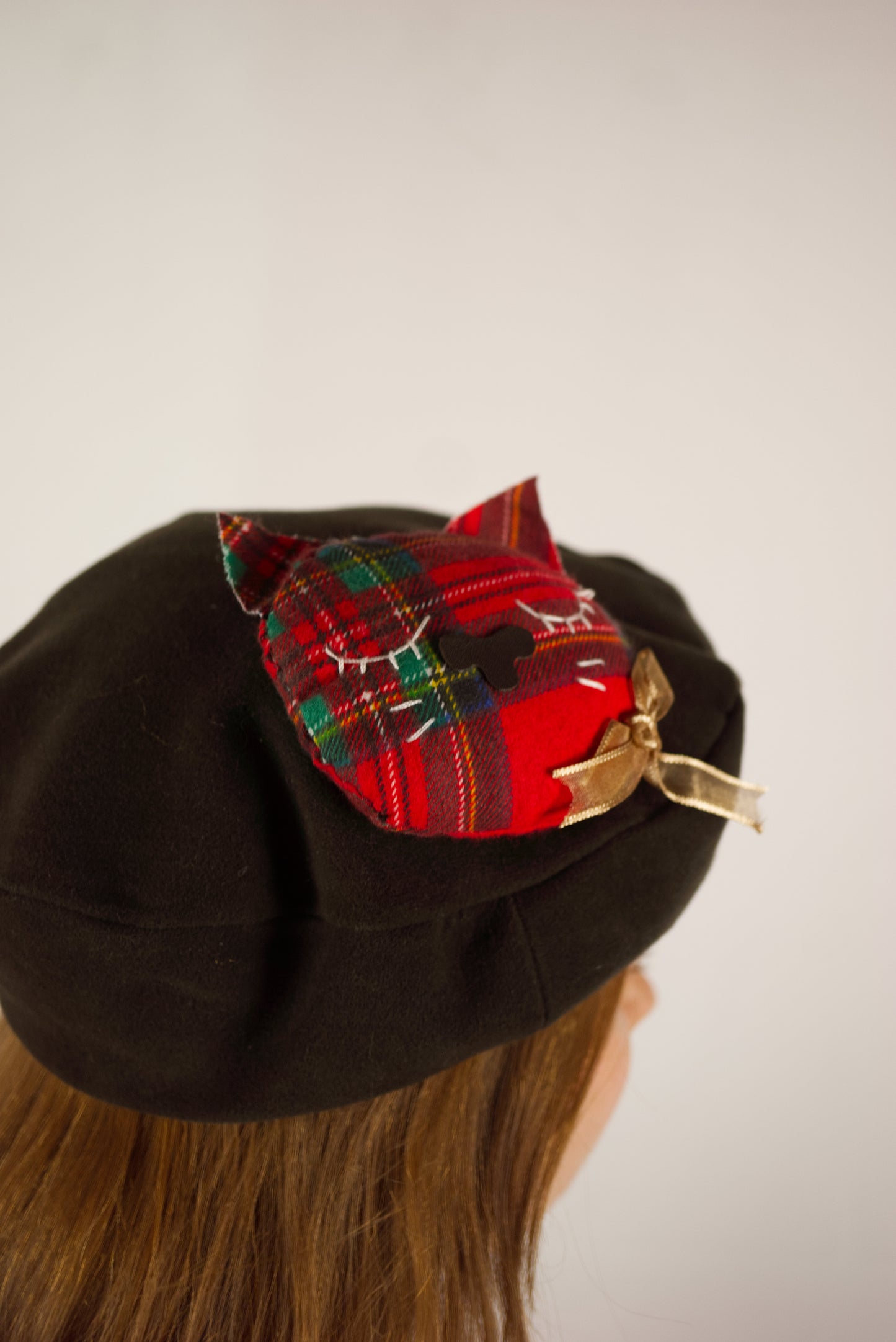 BÉRET PELUCHE TARTAN KITTY