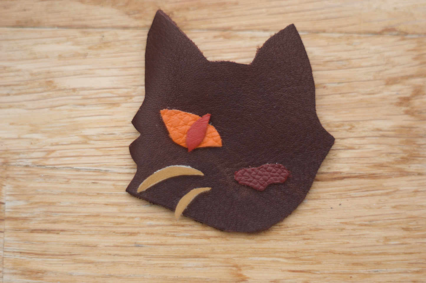 BROCHE CHAT