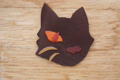 BROCHE CHAT