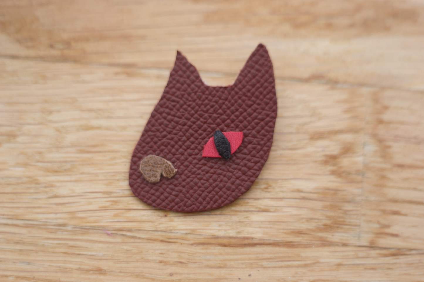 BROCHE CHAT